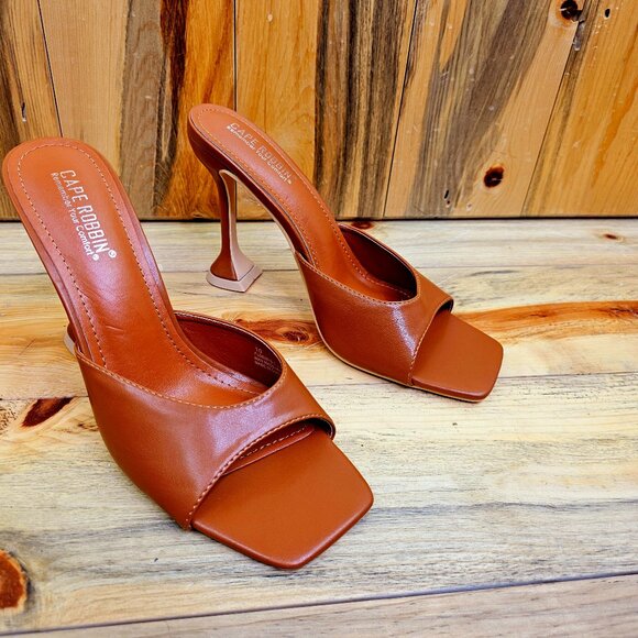 Cape Robbin Cognac Lithe My Life Pyramid Heels Mule NWT! - Picture 5 of 7